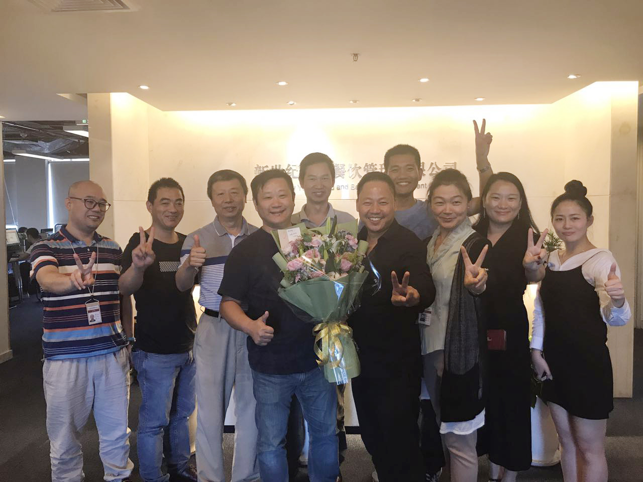 熱烈祝賀胡祥先(xian)生(sheng)赴美  開啓百(bai)惠新(xin)篇章