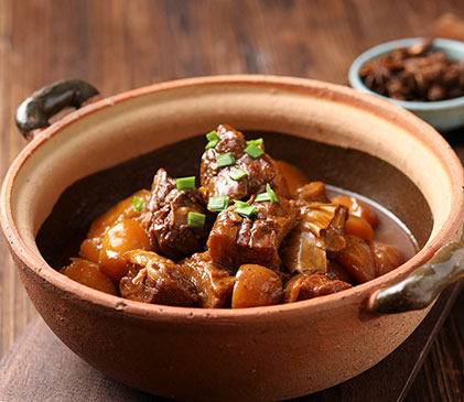 小(xiǎo)土豆燒牛腩