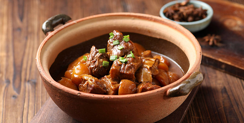 小(xiǎo)土豆燒牛腩